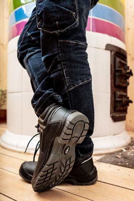 Pantofi profesioniști fără bombă de metal, Neo